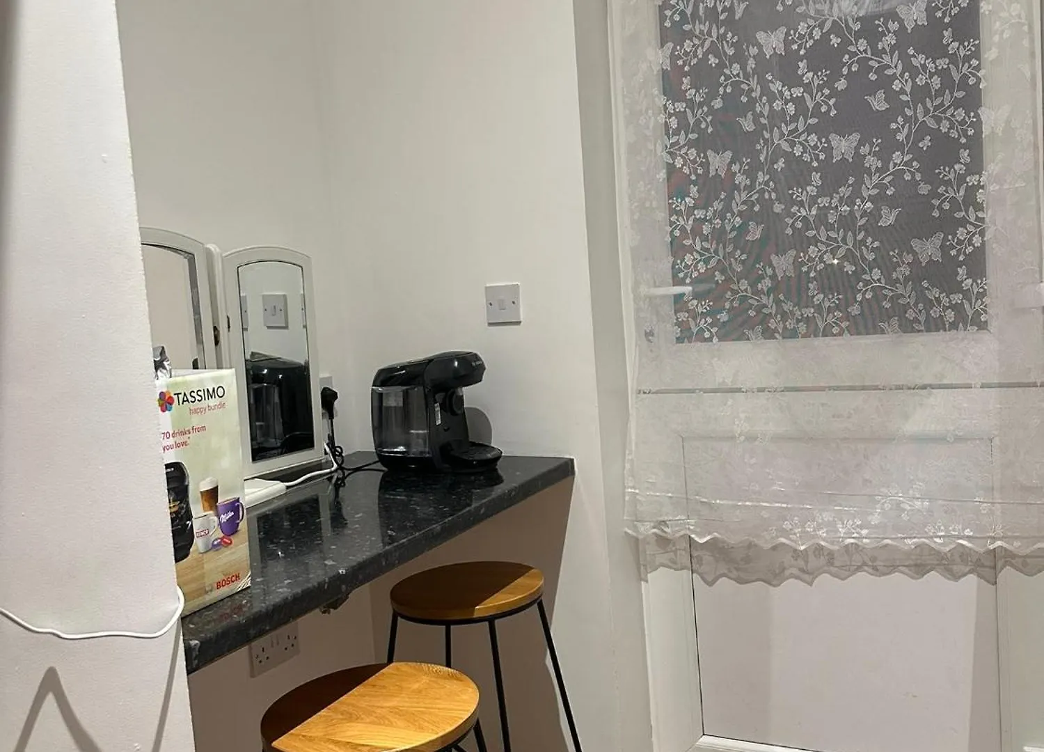 Luxury Ensuite 2Nd Studio Flat With Great Views In Keedonwood Road With Fully Own Bathroom Newly Added And Private Kitchenette Bromley Appartamento