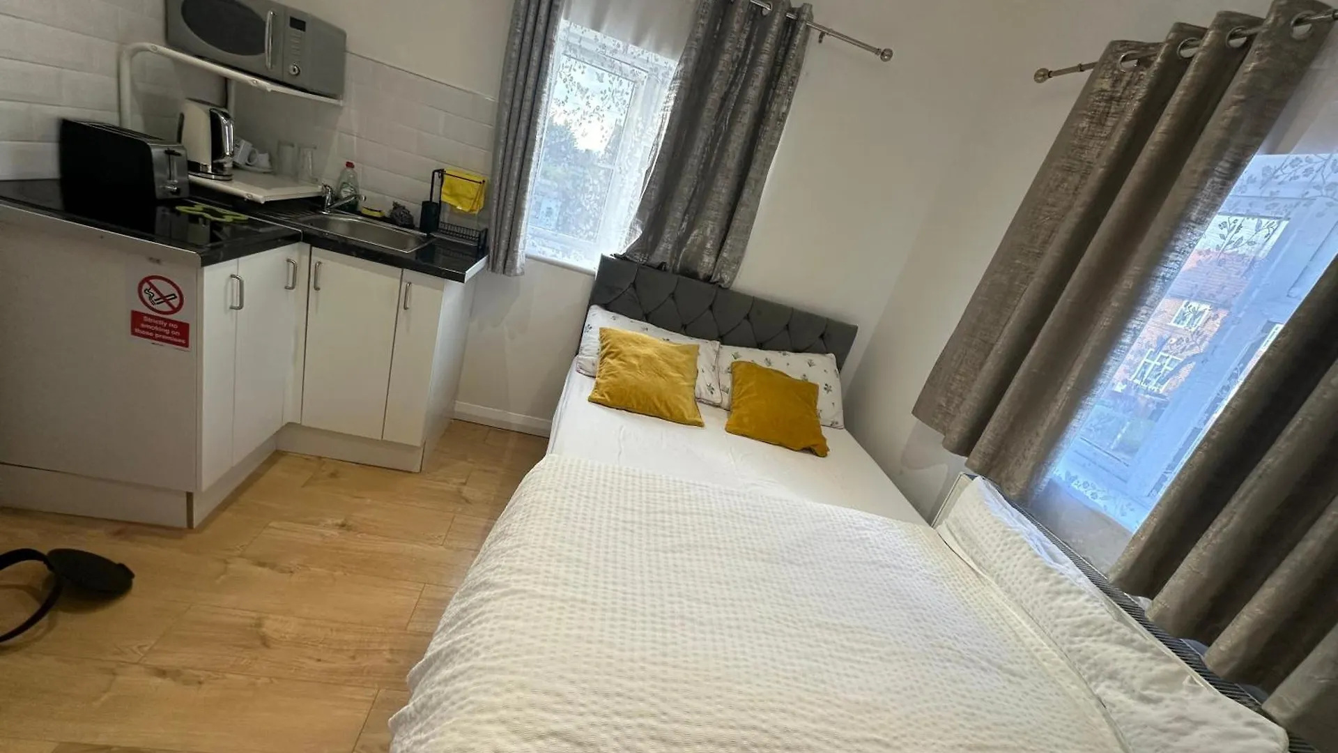Luxury Ensuite 2Nd Studio Flat With Great Views In Keedonwood Road With Fully Own Bathroom Newly Added And Private Kitchenette Bromley 0*,  Regno Unito