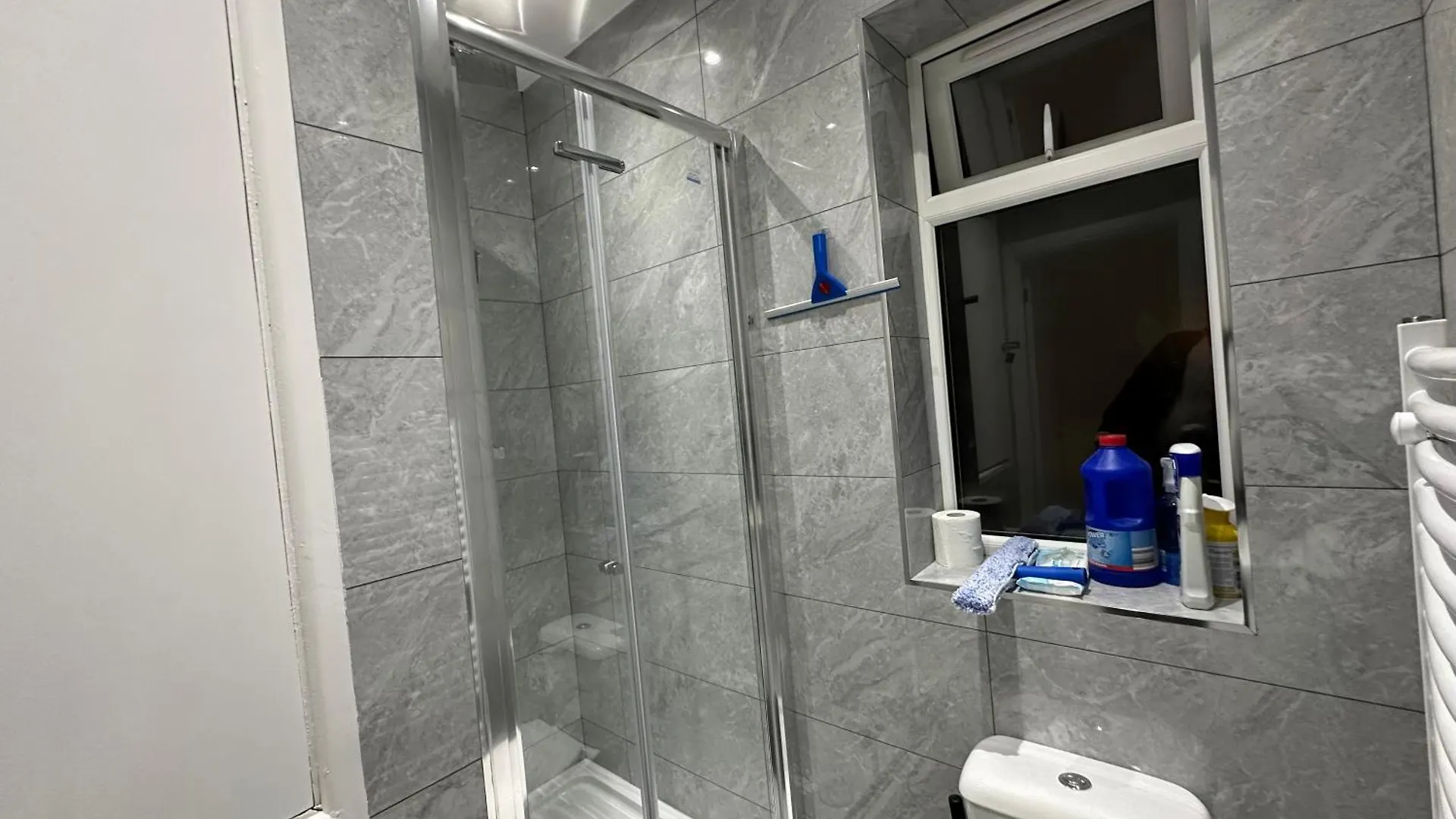 Appartamento Luxury Ensuite 2Nd Studio Flat With Great Views In Keedonwood Road With Fully Own Bathroom Newly Added And Private Kitchenette Bromley Regno Unito
