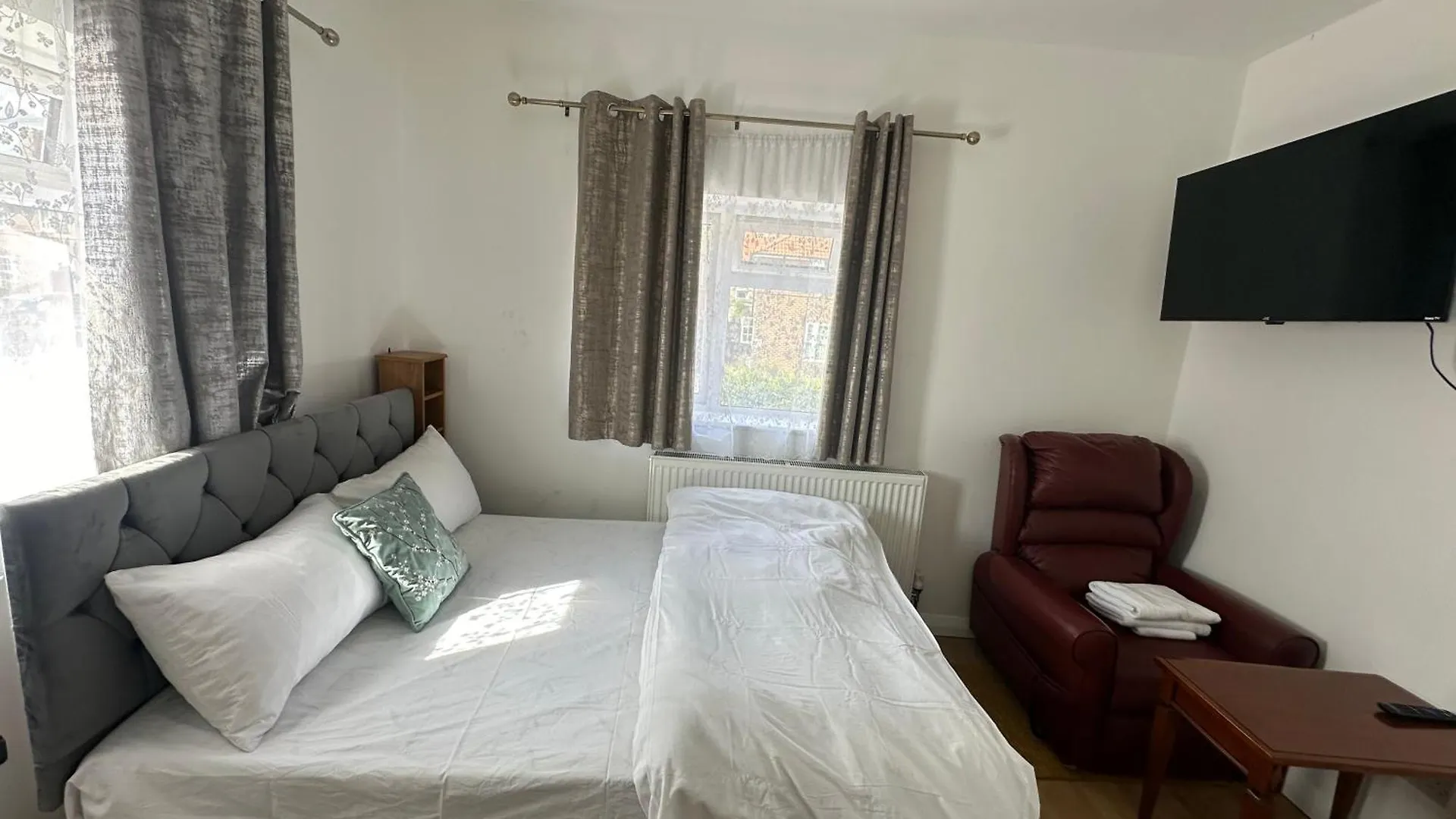 Luxury Ensuite 2Nd Studio Flat With Great Views In Keedonwood Road With Fully Own Bathroom Newly Added And Private Kitchenette Bromley 0*,  Regno Unito