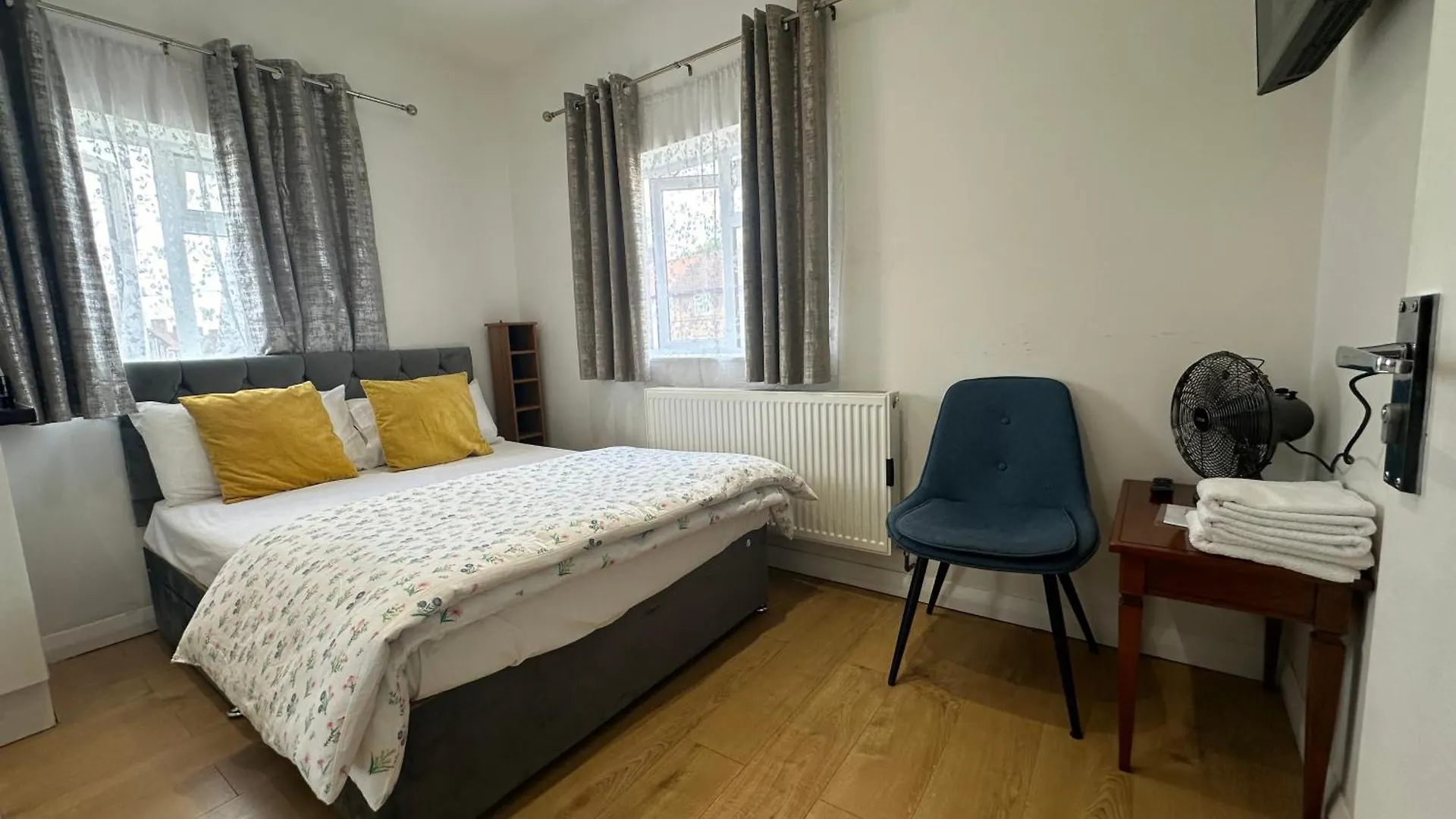 Luxury Ensuite 2Nd Studio Flat With Great Views In Keedonwood Road With Fully Own Bathroom Newly Added And Private Kitchenette Bromley 0*,  United Kingdom